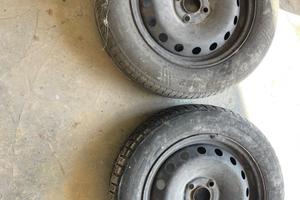 Coppie gomme invernali  185/65 R15con cerchi