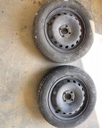Coppie gomme invernali  185/65 R15con cerchi