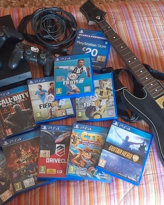 playstation 4 con joystick e giochi