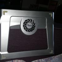 SUPPORTO PORTATILE CON VENTOLA