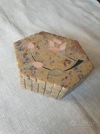 scatola porta gioielli in pietra e intarsi