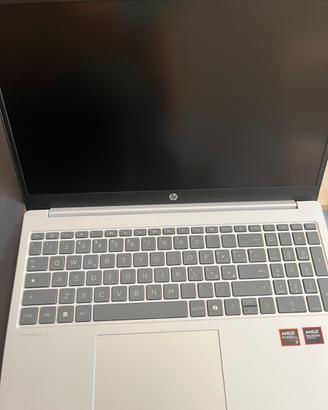 Pc portatile HP 1tb + porta pc Tucano + Office