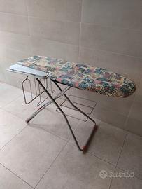 Asse da stiro con stiramaniche