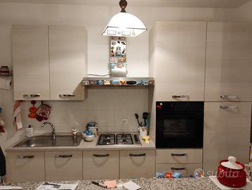 cucina , soggiorno, 2 divani,