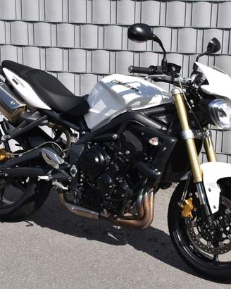 Triumph 675