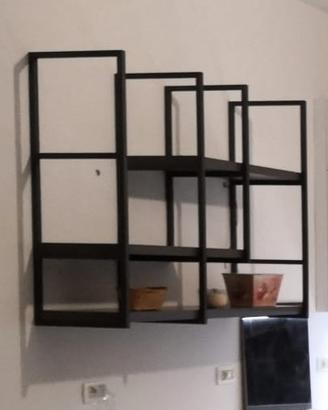 Libreria sospesa a giorno, L 127, h 96