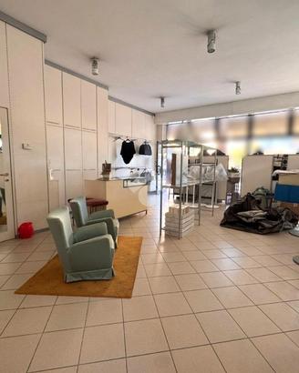 NEGOZIO A MONTEGROTTO TERME
