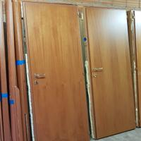 3 Porte in legno color ciliegio