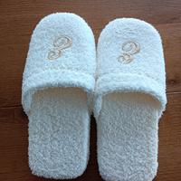 Ciabatte in morbida spugna con iniziale E