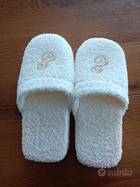 Ciabatte in morbida spugna con iniziale E