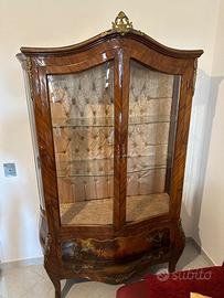 Vetrina in stile classico - barocco francese