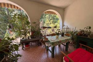 Villa con giardino su 4 lati