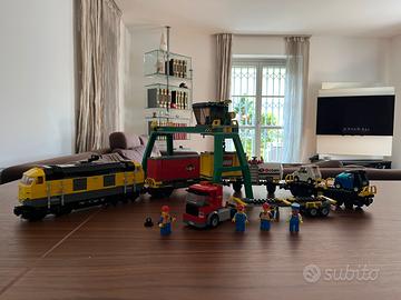 LEGO City 7939 – Treno merci con binari extra.