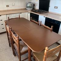 Tavolo cucina e 6 sedie