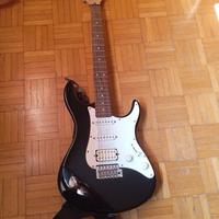 Chitarra elettrica Yamaha EG 112