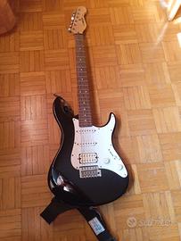 Chitarra elettrica Yamaha EG 112