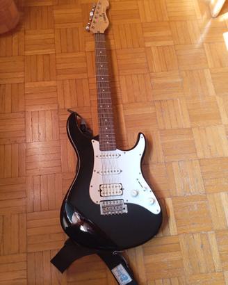 Chitarra elettrica Yamaha EG 112