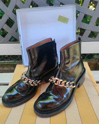 stivaletto Givenchy nero in vernice lucida 