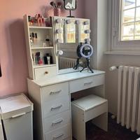 Toeletta trucco con luci