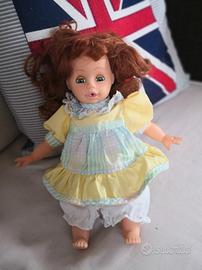 bambola interattiva vintage