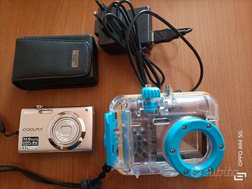 Nikon Coolpix  con guscio impermeabile 