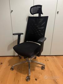 Sedia ufficio girevole ergonomica nera