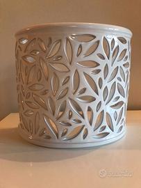 Applique bianca terracotta traforata a foglioline