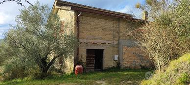 Casa indipendente su due livelli con terreno