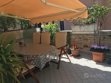 Immobile con terrazza