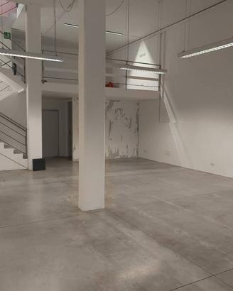 Immobile di 230 m² con 3 locali a Prato