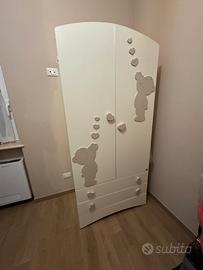 Armadio con ante e cassettiera