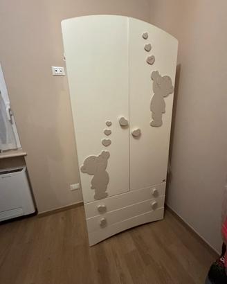 Armadio con ante e cassettiera