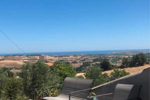 Casale con vigneto e terreni,