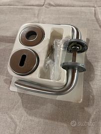 Maniglia argentata per porta. Marca Rossetti