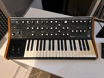 MOOG Sintetizzatore SUB 37 tribute + cover