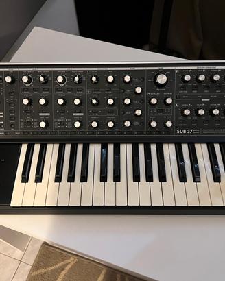 MOOG Sintetizzatore SUB 37 tribute + cover