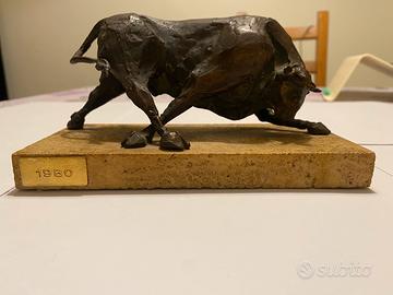 Statuetta in bronzo Toro