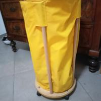 Cesto portagiochi con struttura in legno , lazzari