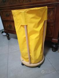 Cesto portagiochi con struttura in legno , lazzari