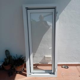 portoncino infissi alluminio bianco 