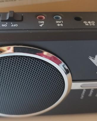 Amplificatore portatile con microfono ad archetto.