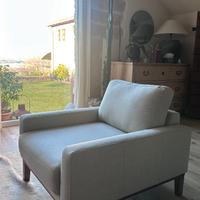 Poltrona in Tessuto e Legno Massello  Westwing