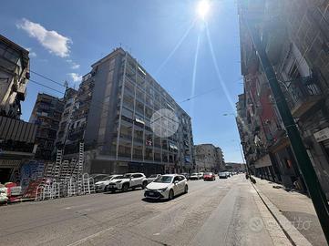 2 LOCALI A NAPOLI