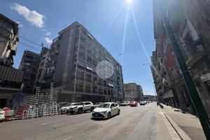 2 LOCALI A NAPOLI
