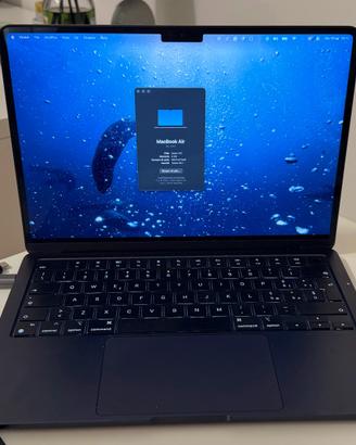 MacBook Air M2 2022 13” – 8GB RAM – 512GB SSD