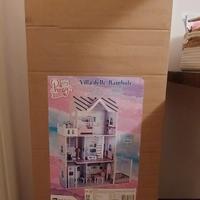Casa delle bambole in legno