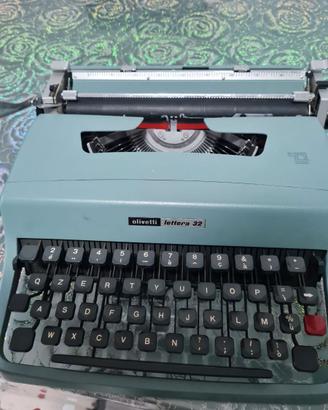 Macchina da scrivere Olivetti L32