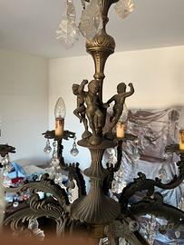 Raffinato lampadario in ottone e cristalli