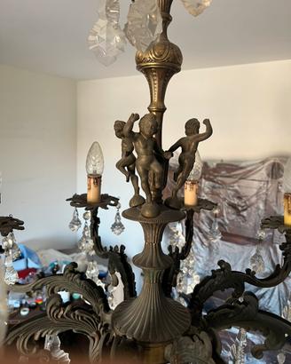 Raffinato lampadario in ottone e cristalli