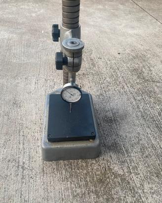 Portacomparatore con comparatore alpa antiurto